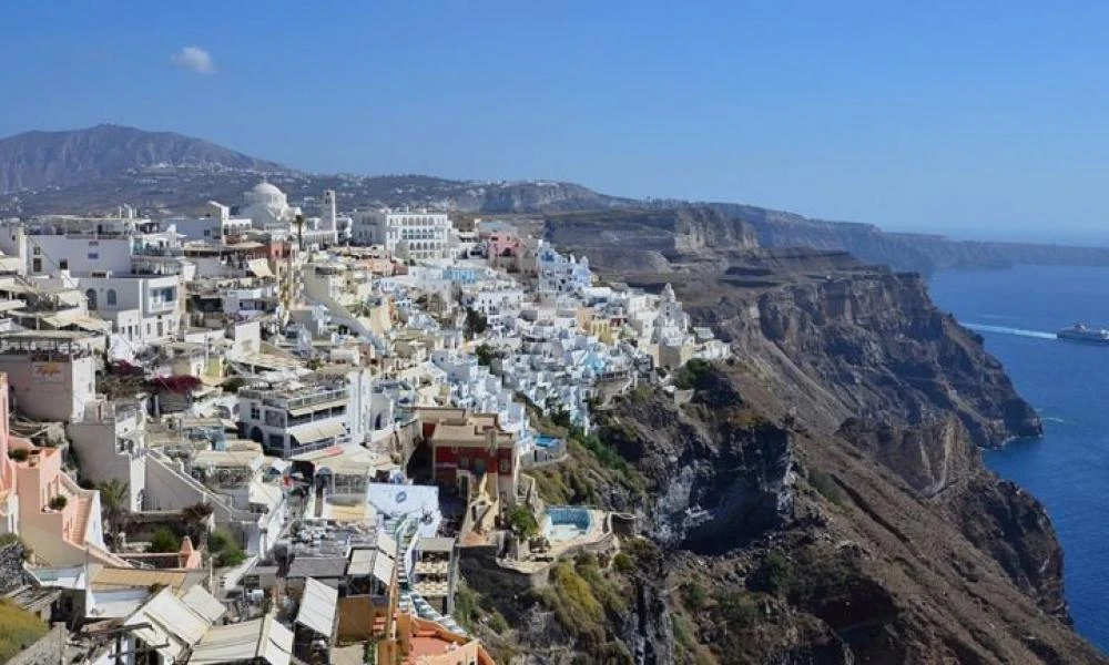 Σεισμοί στη Σαντορίνη - Αδειάζουν οι πισίνες, εξετάζεται σενάριο 6R από επιστήμονες